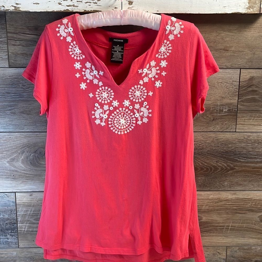 Premise Ladies Vneck Top, Embroidered Floral Neckline, Size M, Coral and White